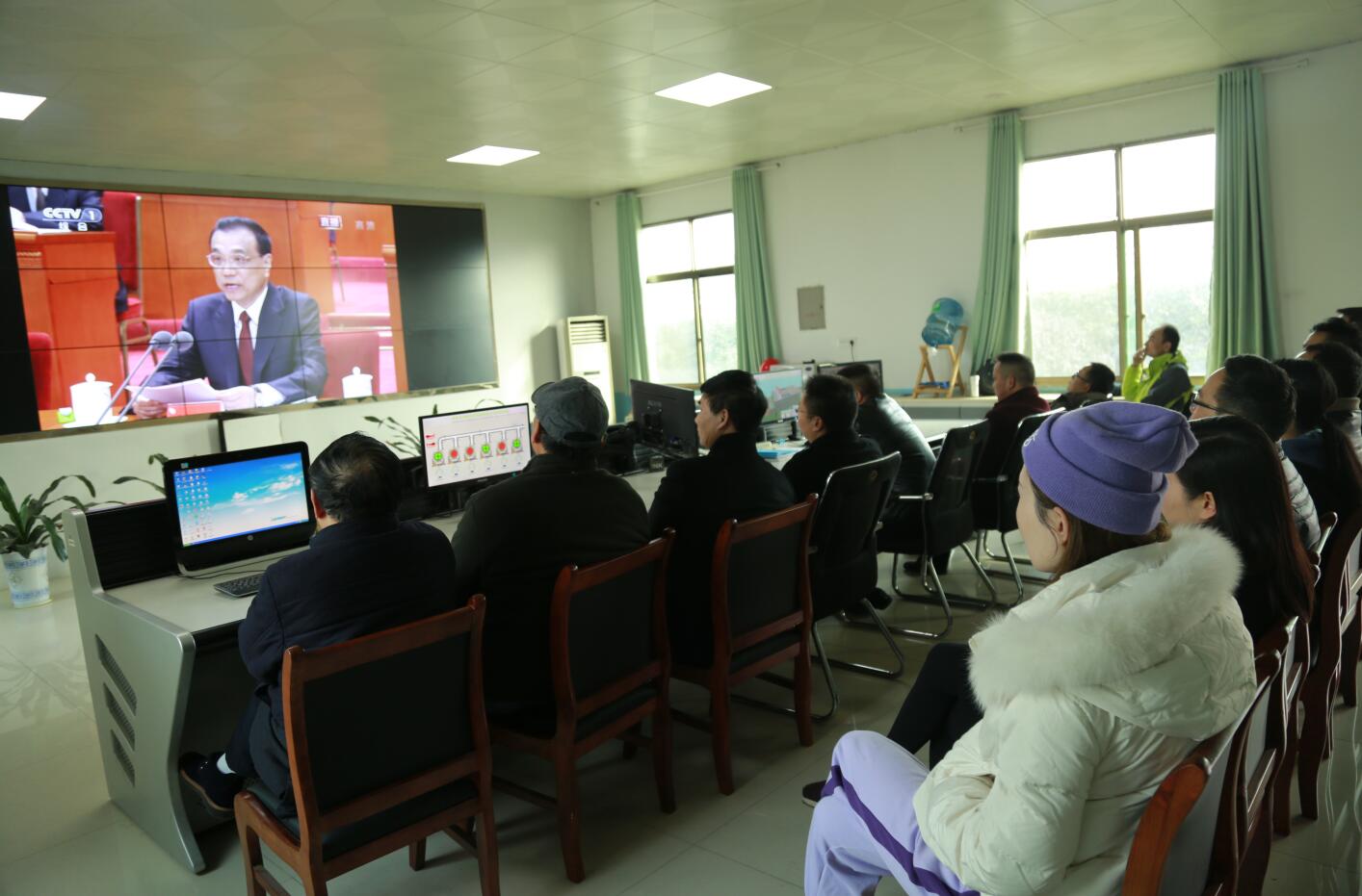 20181218组织党员观看庆祝改革开放40周年大会.jpg